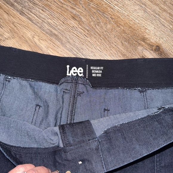 Lee • Mid Rise Dark Denim Rolled Cuff Stretch Bermuda Shorts - Picture 2 of 6